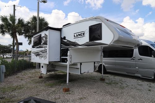 2022 Lance Lance 1062