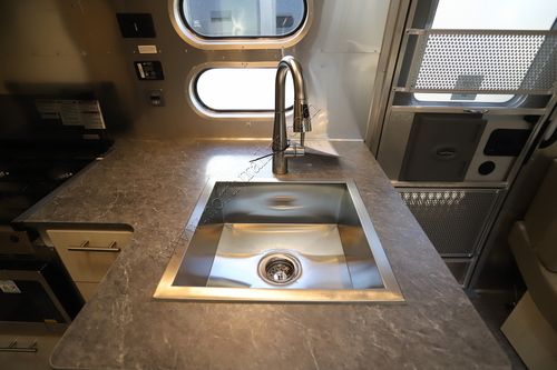 2023 Airstream Flying Cloud 25FB