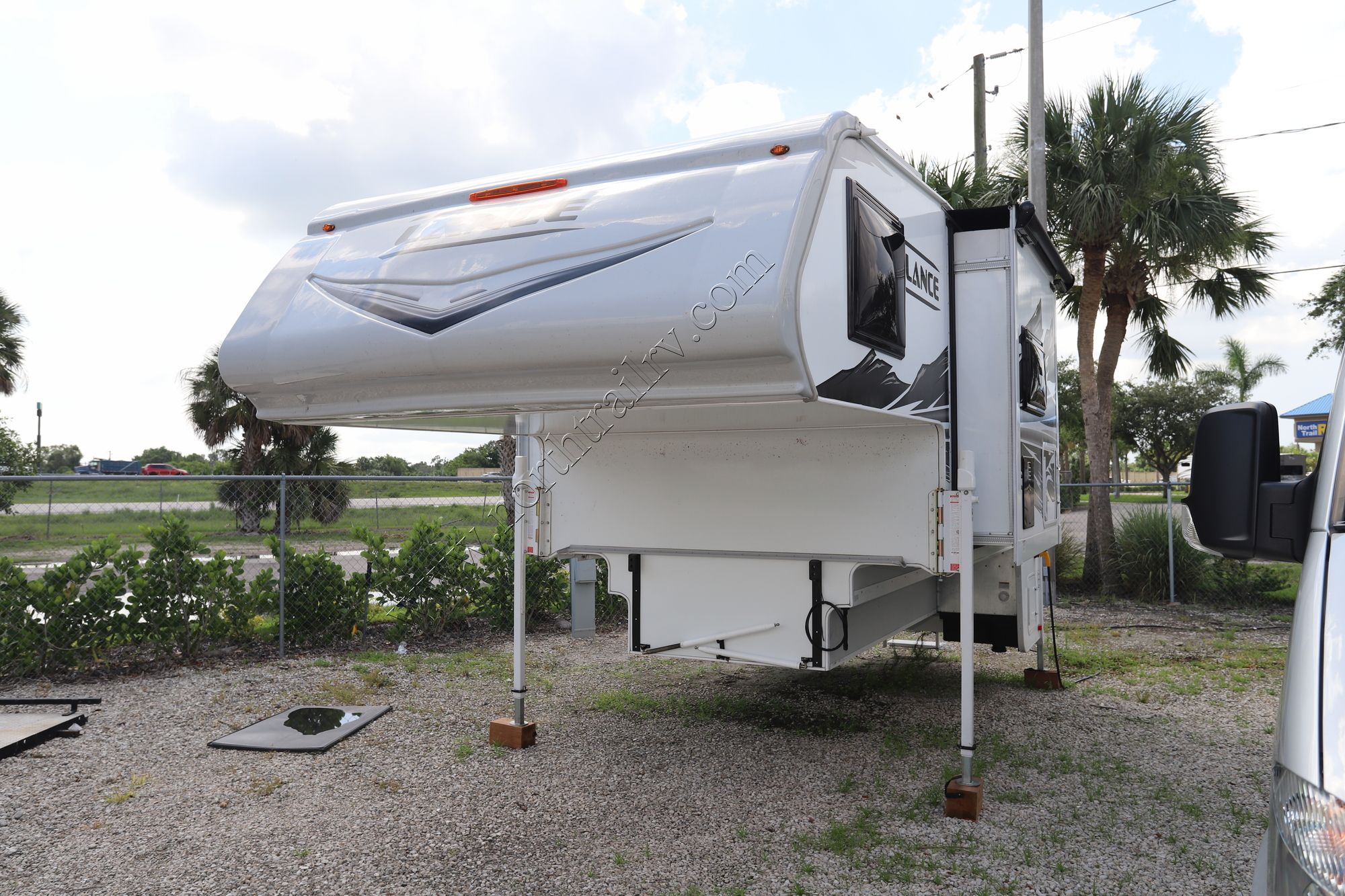 Used 2022 Lance Lance 1062 Truck Camper  For Sale