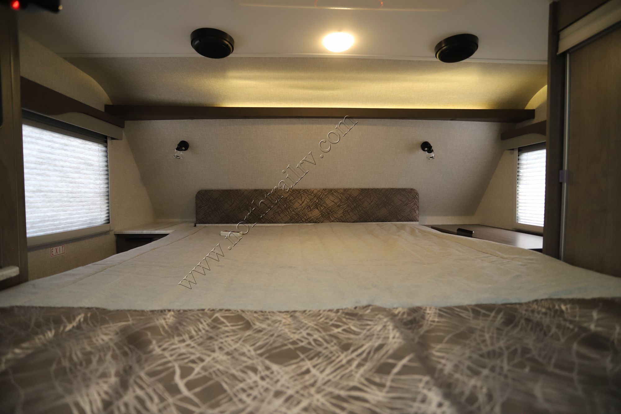 Used 2022 Lance Lance 1062 Truck Camper  For Sale