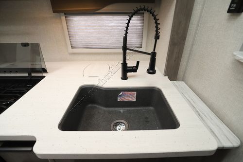 2022 Lance Lance 1062