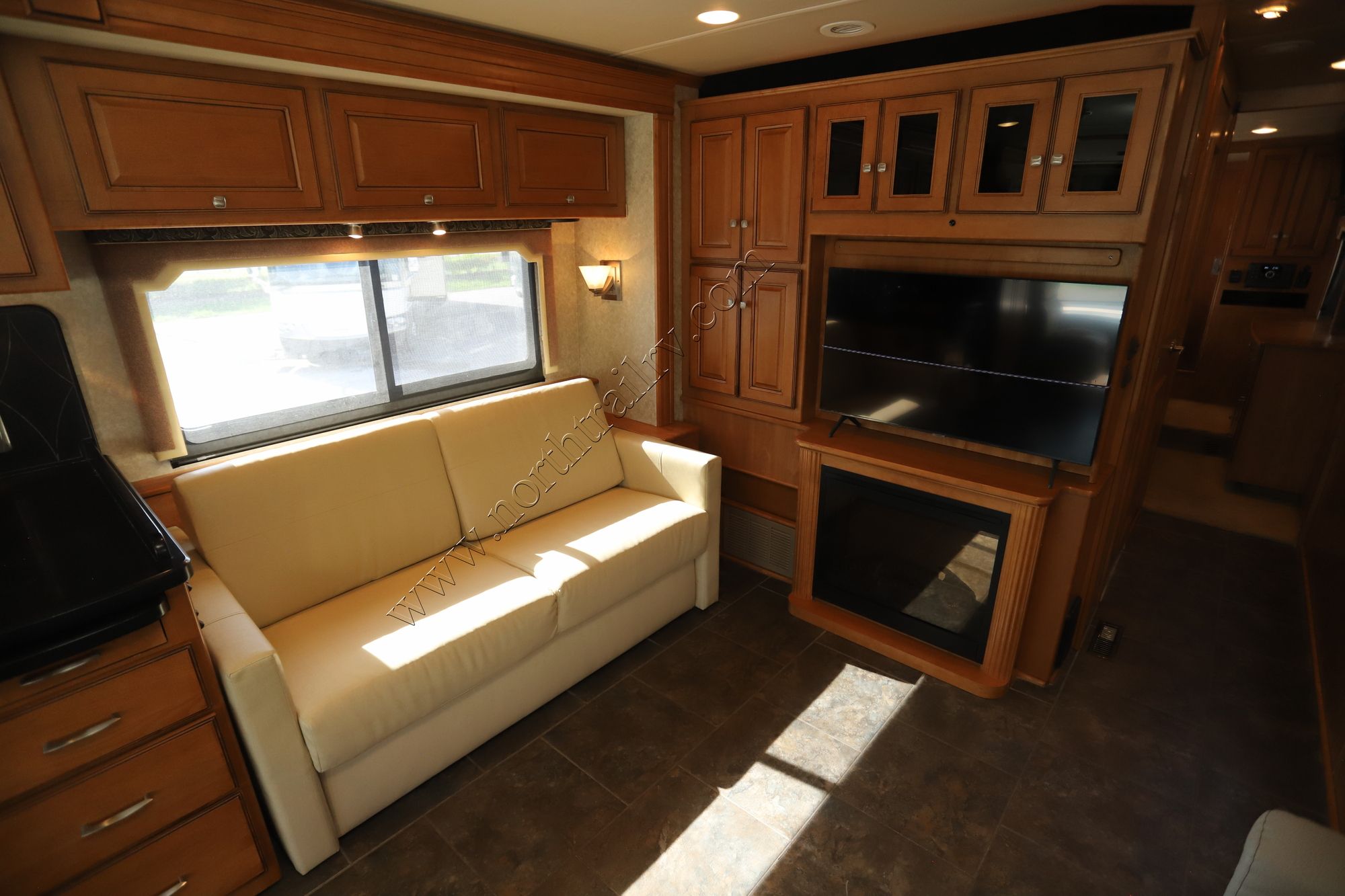 Used 2010 Winnebago Journey 40L Class A  For Sale