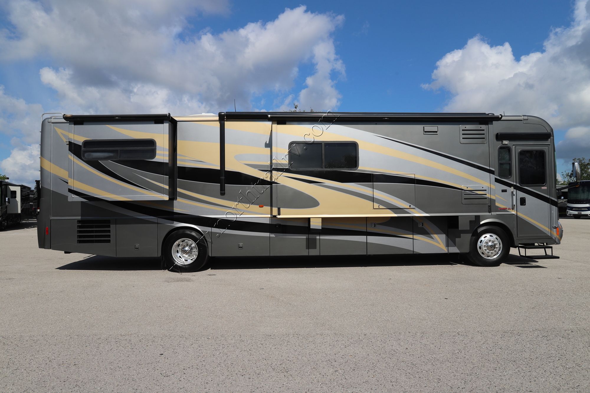 Used 2010 Winnebago Journey 40L Class A  For Sale