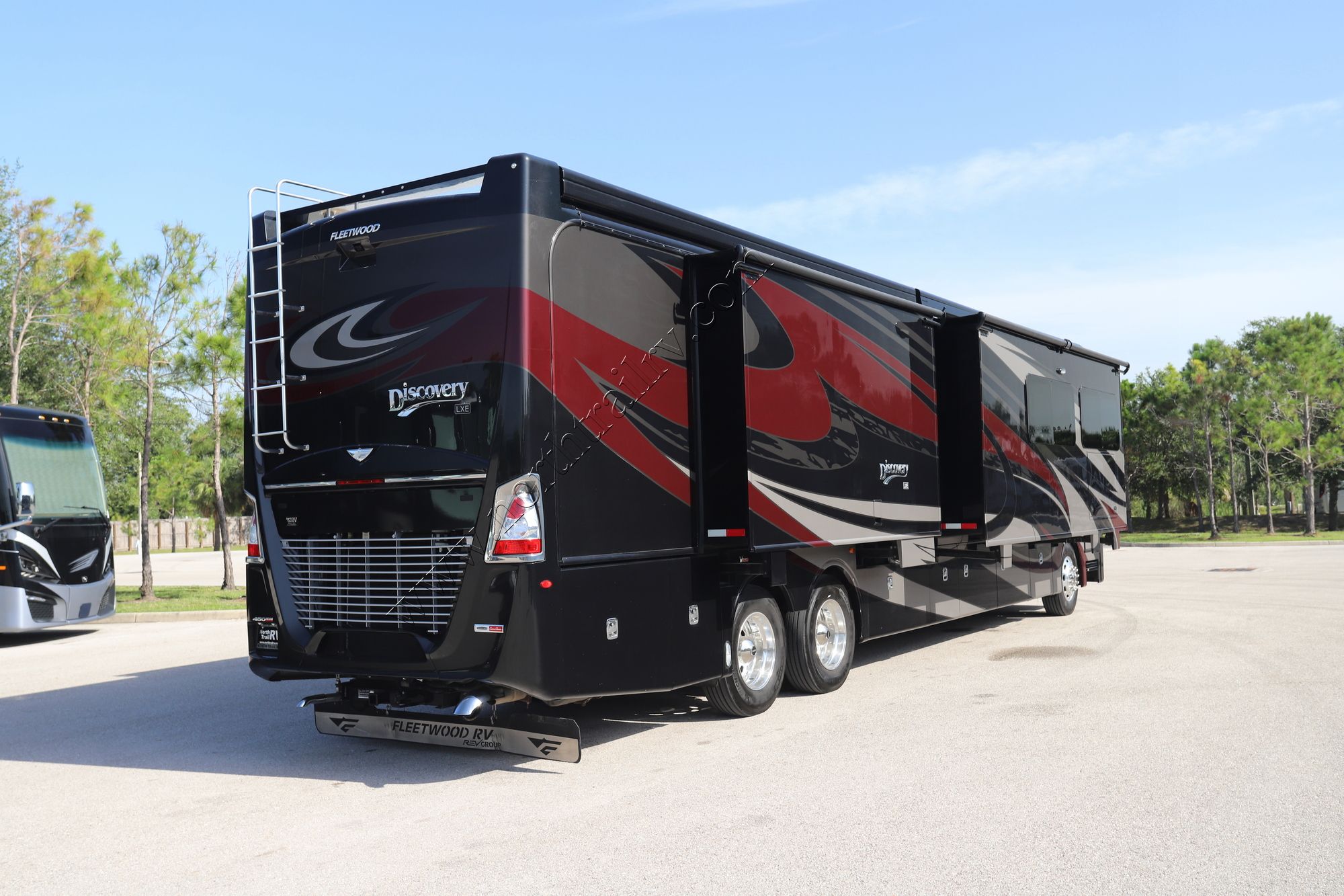 Used 2019 Fleetwood Discovery 44B Class A  For Sale