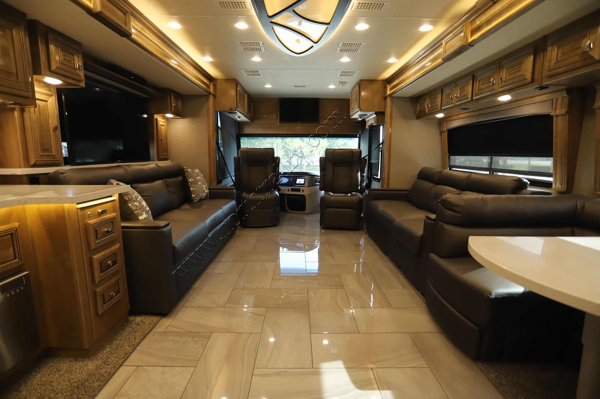 Used 2019 Fleetwood Discovery 44B Class A  For Sale