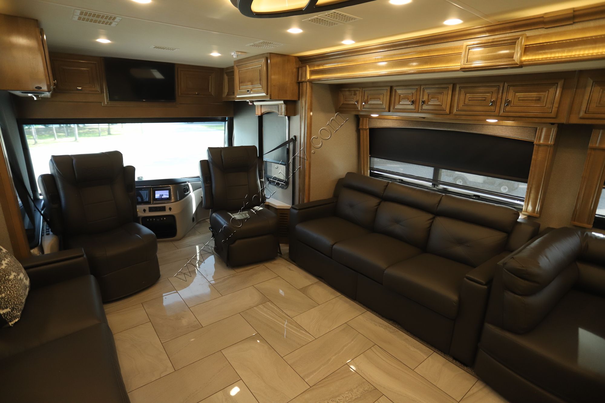 Used 2019 Fleetwood Discovery 44B Class A  For Sale