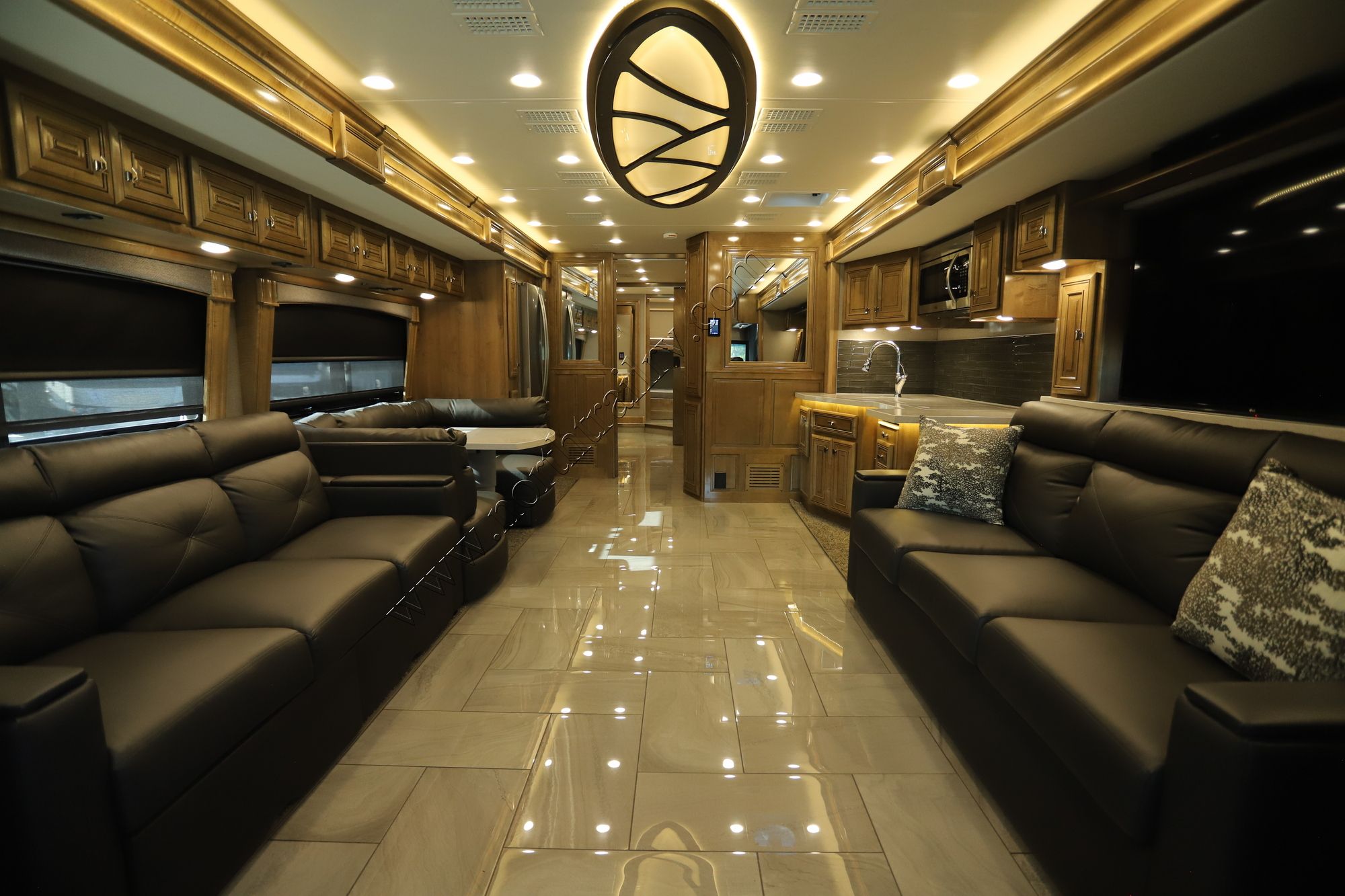 Used 2019 Fleetwood Discovery 44B Class A  For Sale