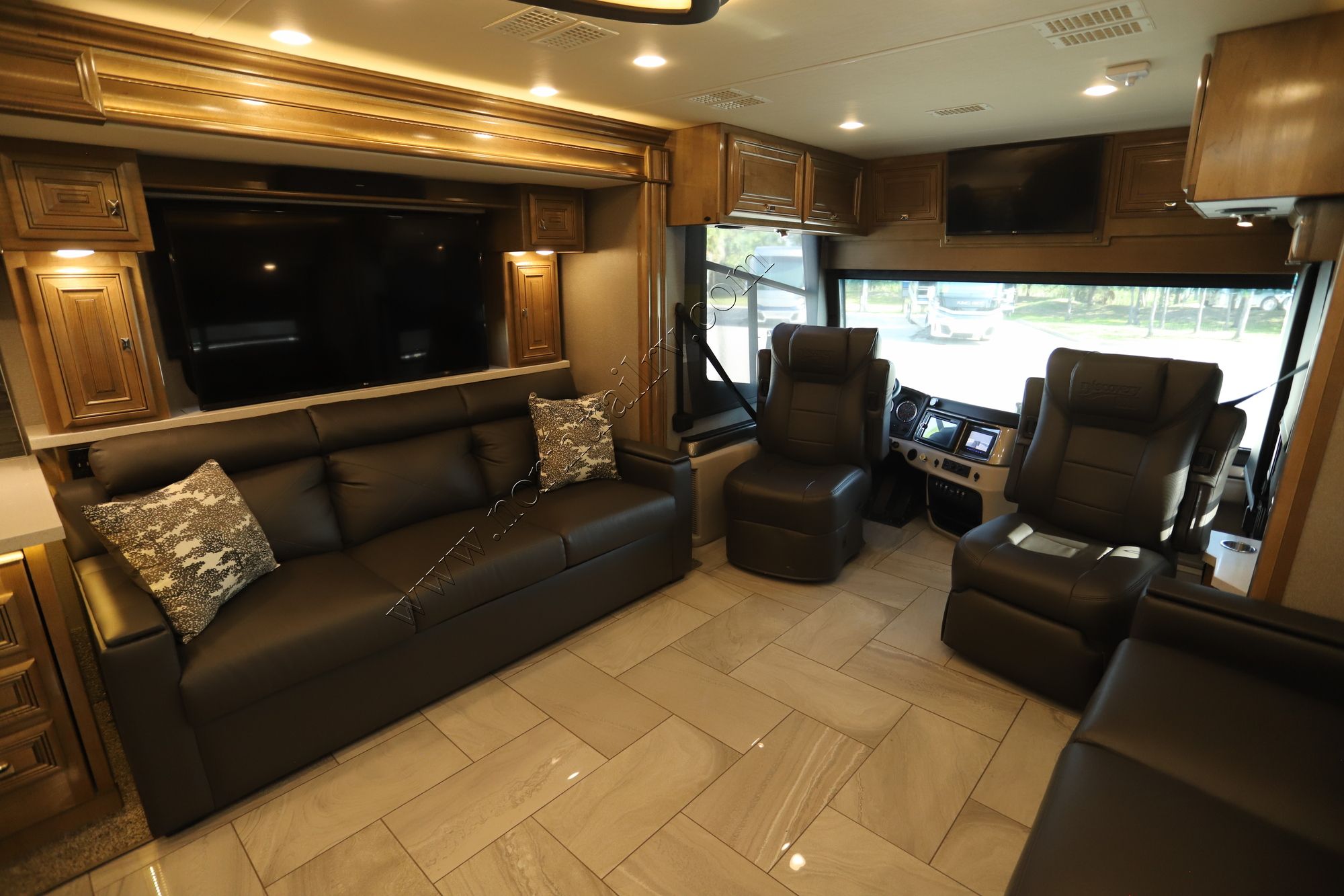 Used 2019 Fleetwood Discovery 44B Class A  For Sale