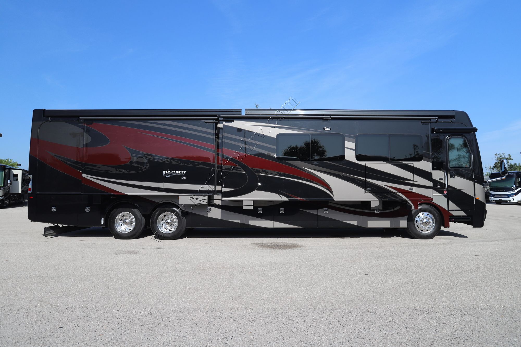 Used 2019 Fleetwood Discovery 44B Class A  For Sale