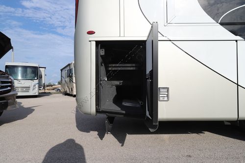 2022 Newmar Superstar 4061