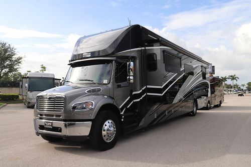 2022 Newmar Superstar 4061