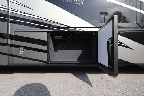 2022 Newmar Superstar 4061