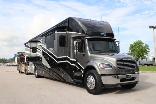 2022 Newmar Superstar 4061