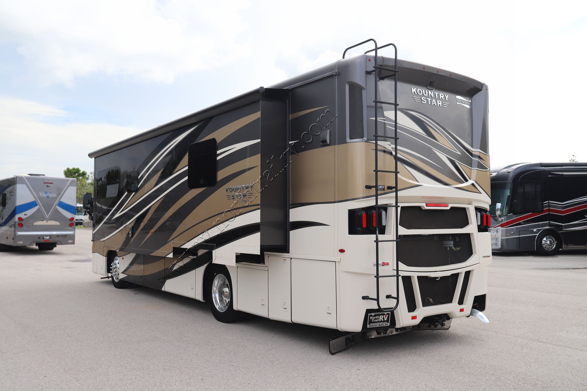 Used 2021 Newmar Kountry Star 3426 Class A  For Sale