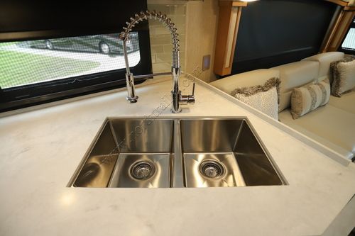 2022 Newmar Superstar 4061