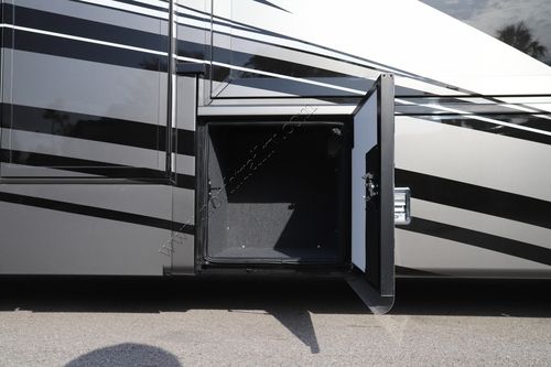 2022 Newmar Superstar 4061