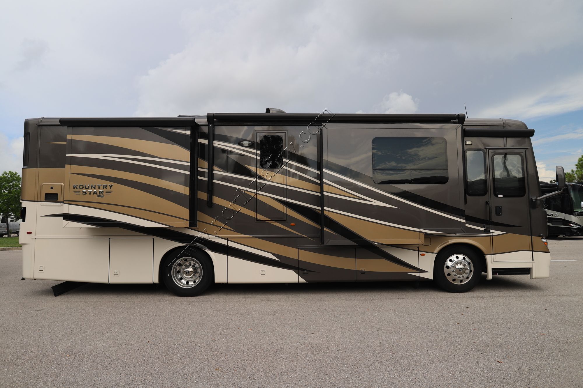 Used 2021 Newmar Kountry Star 3426 Class A  For Sale