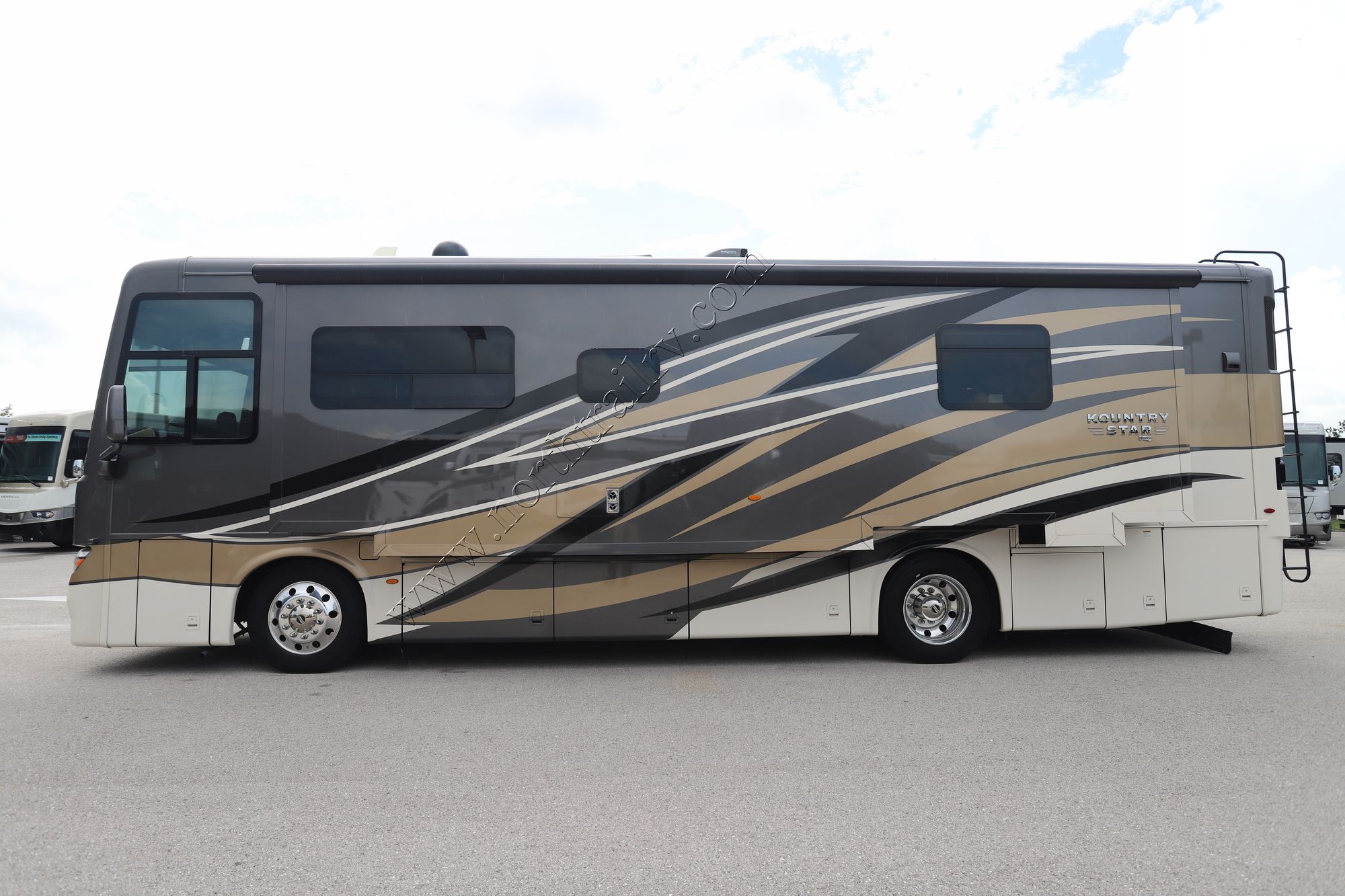 Used 2021 Newmar Kountry Star 3426 Class A  For Sale