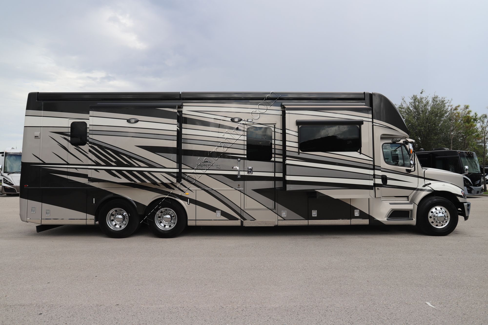 New 2024 Newmar Supreme Aire 4051 Super C  For Sale