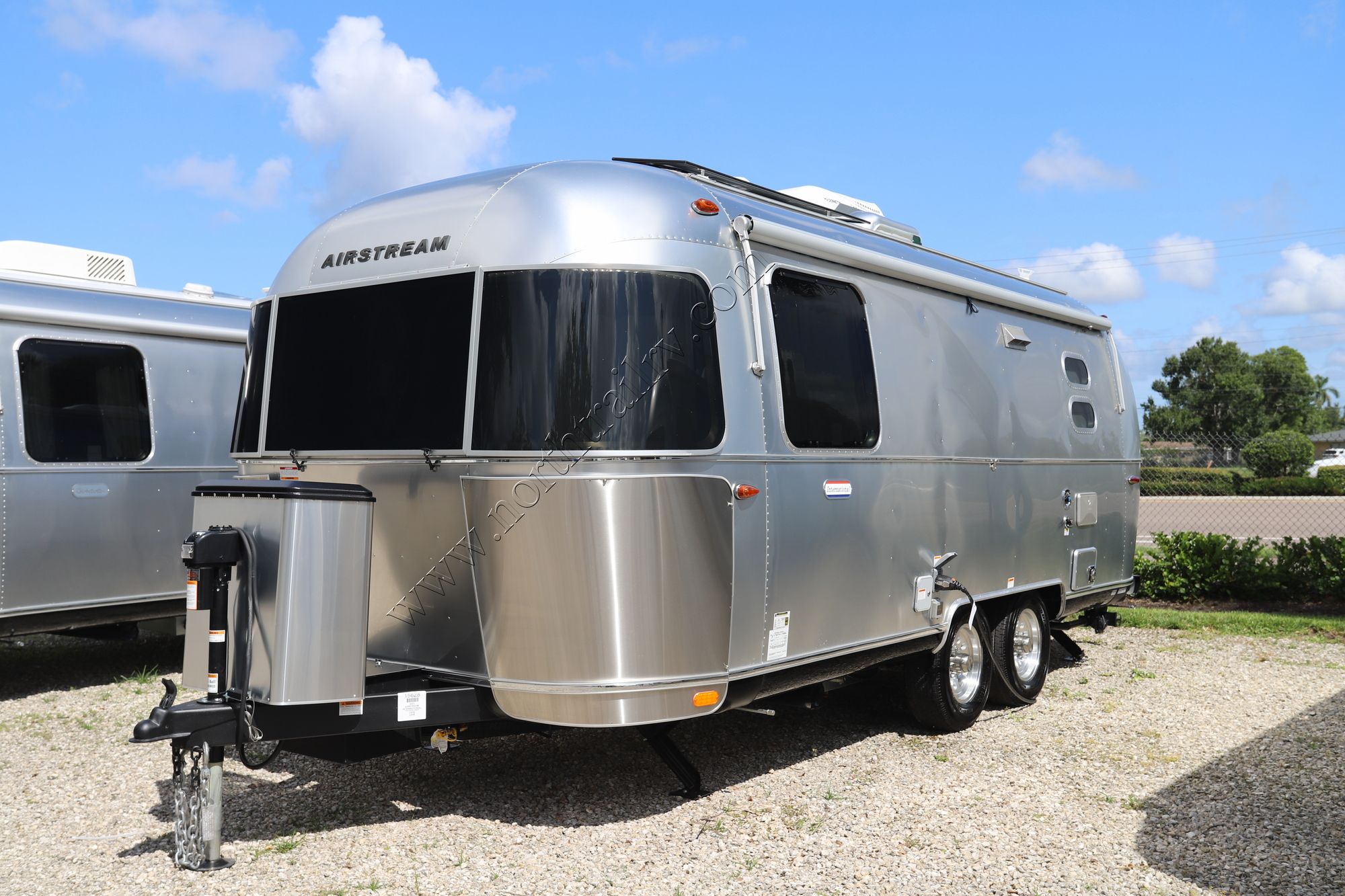 New 2023 Airstream International 23FB Travel Trailer  For Sale