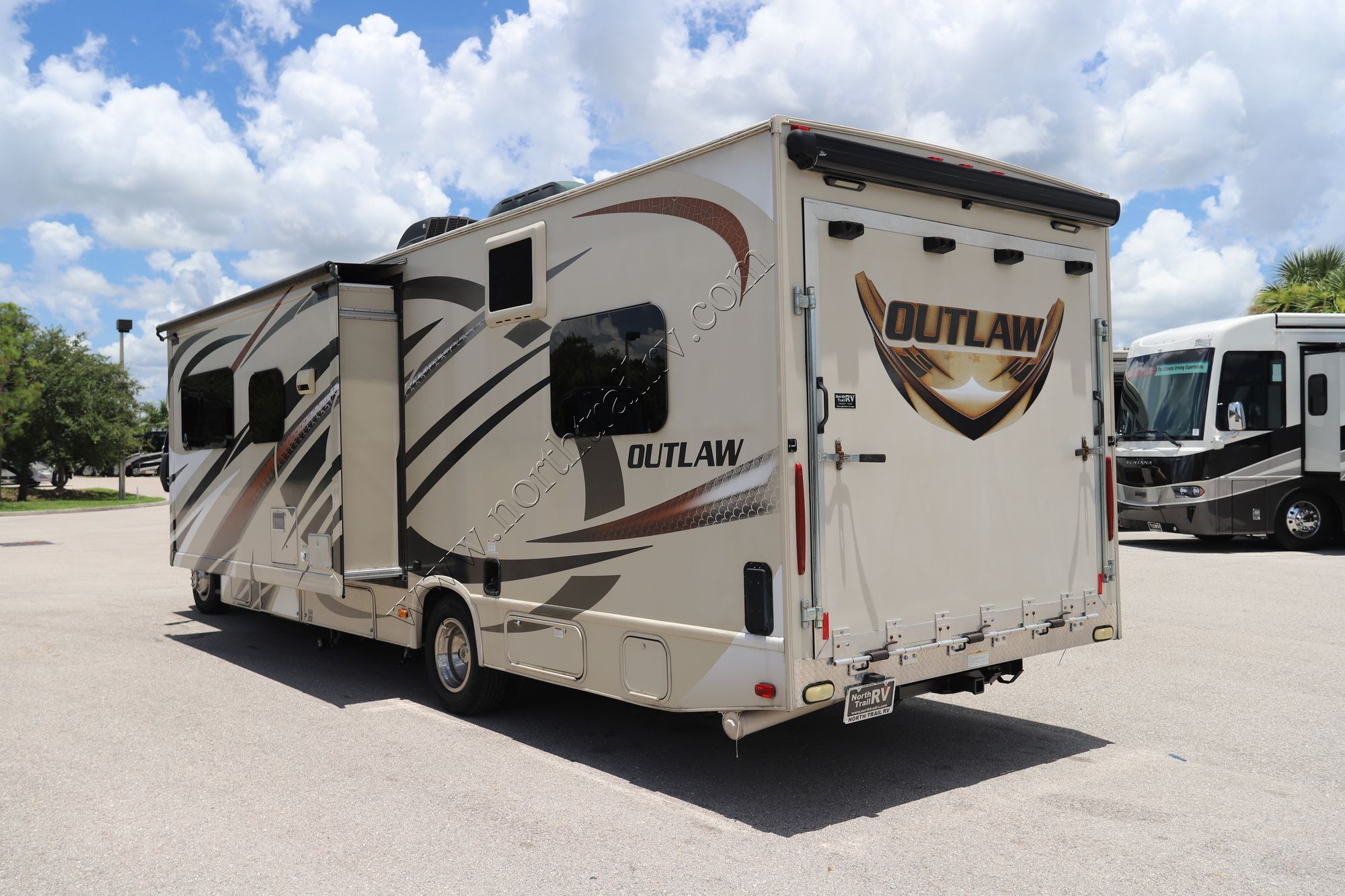 Used 2016 Thor Outlaw 29H Class C  For Sale