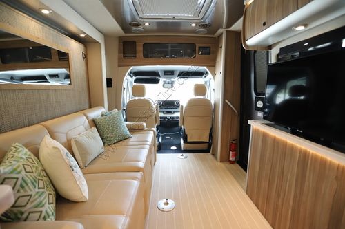 2021 Airstream Atlas Tommy Bahama