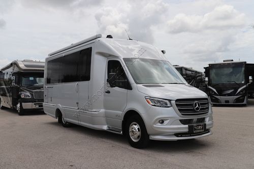 2021 Airstream Atlas Tommy Bahama
