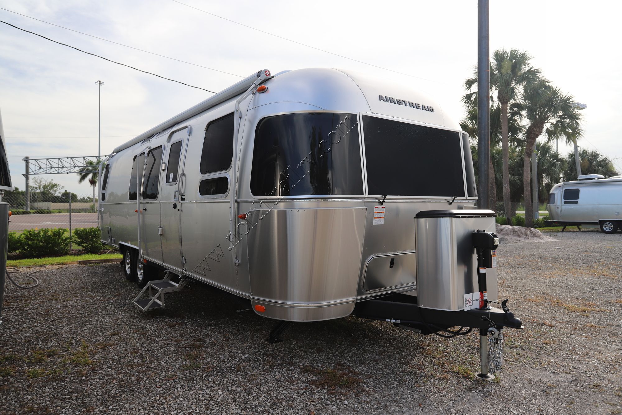 New 2023 Airstream Flying Cloud 30FB Travel Trailer  For Sale