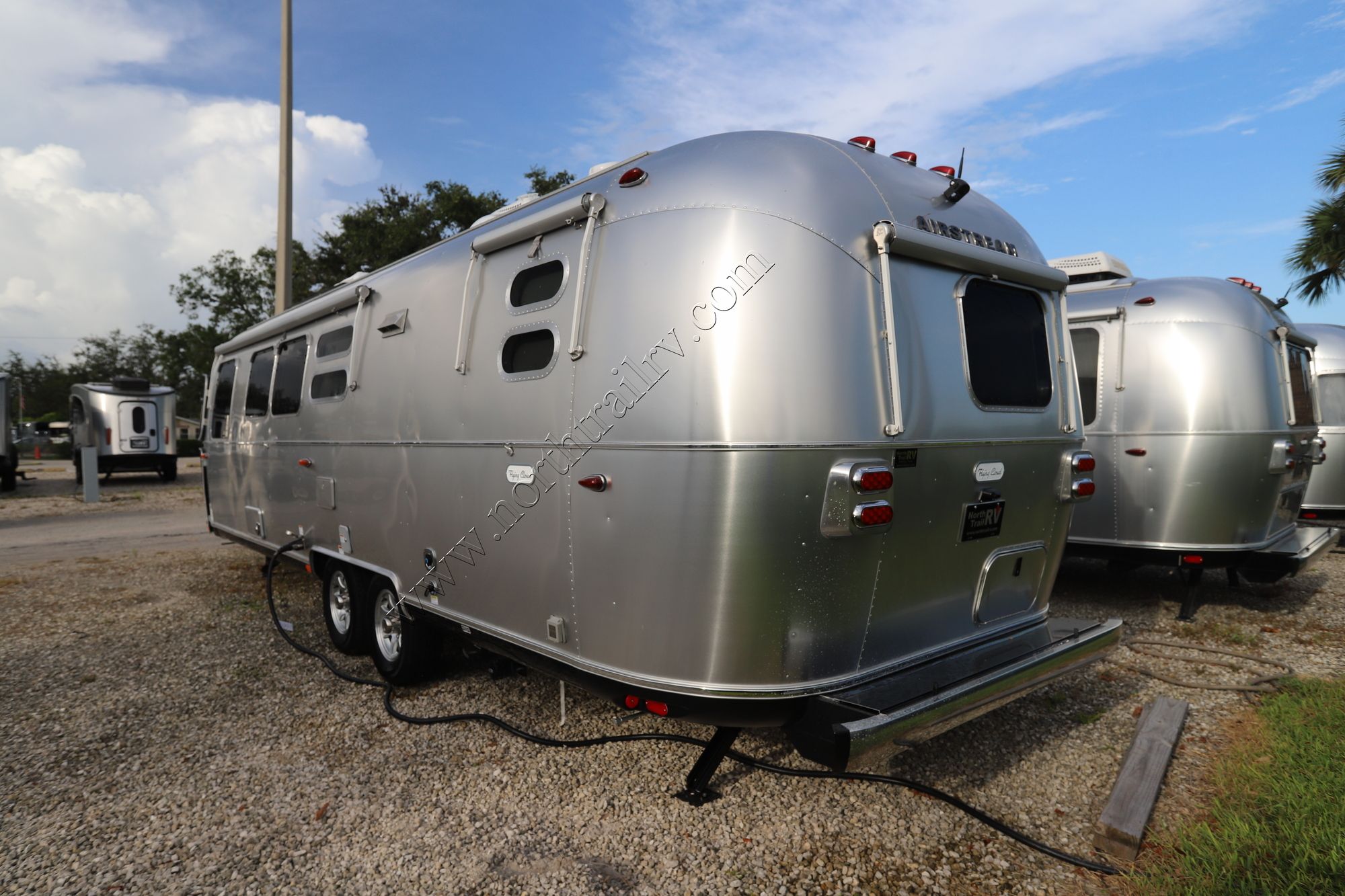 New 2023 Airstream Flying Cloud 30FB Travel Trailer  For Sale