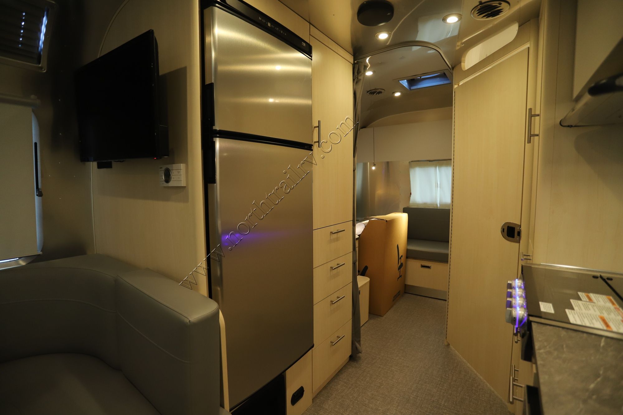 New 2023 Airstream Flying Cloud 30FB Travel Trailer  For Sale