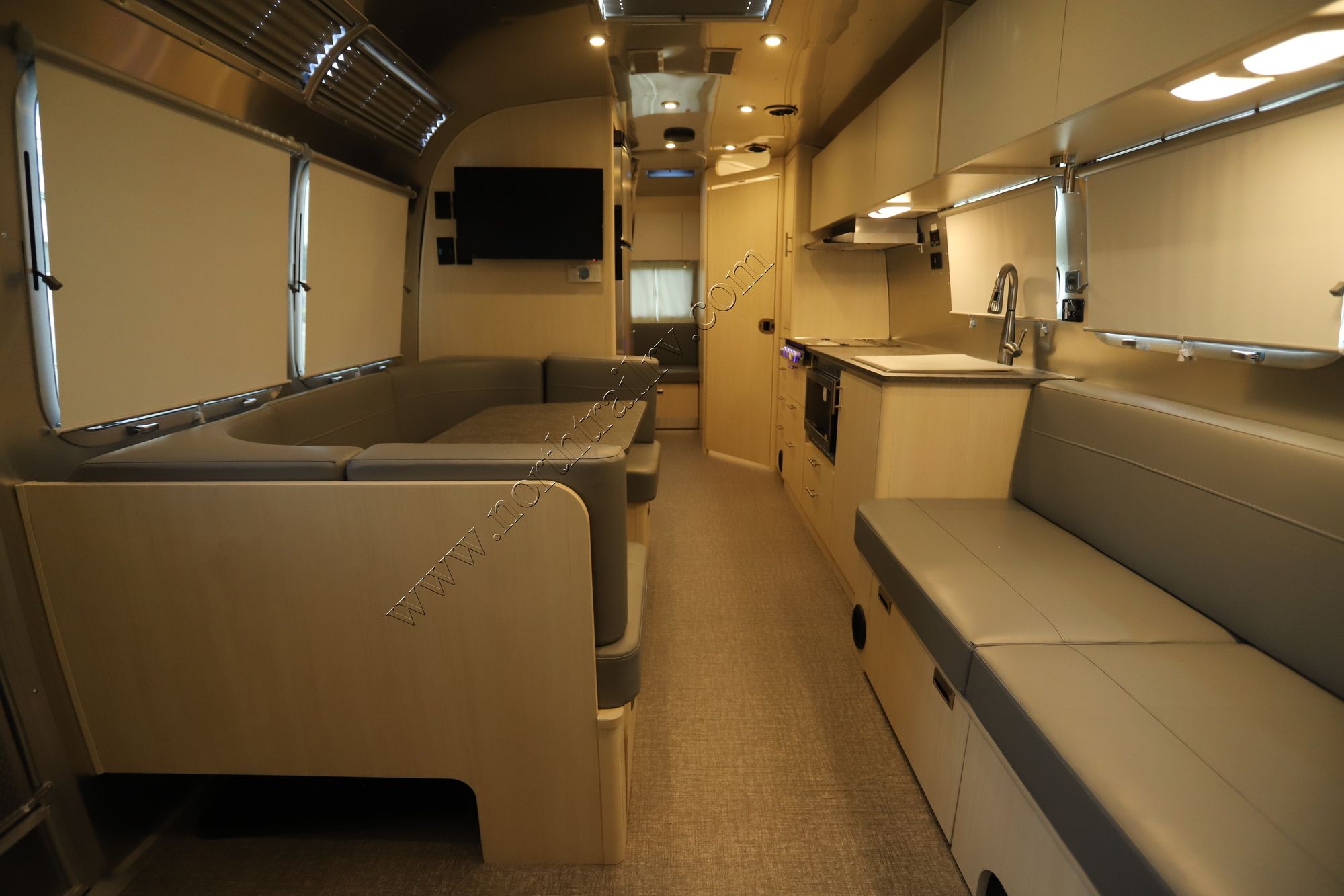 New 2023 Airstream Flying Cloud 30FB Travel Trailer  For Sale