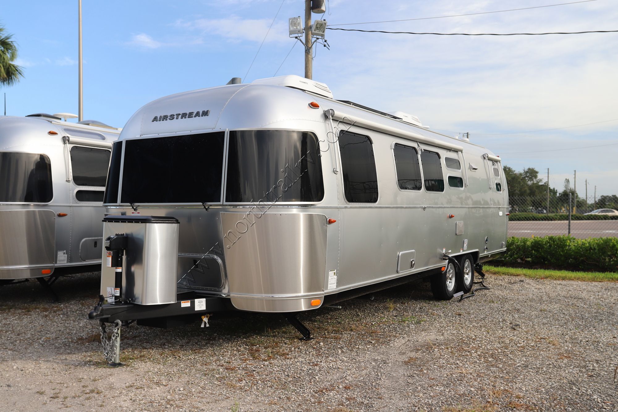 New 2023 Airstream Flying Cloud 30FB Travel Trailer  For Sale