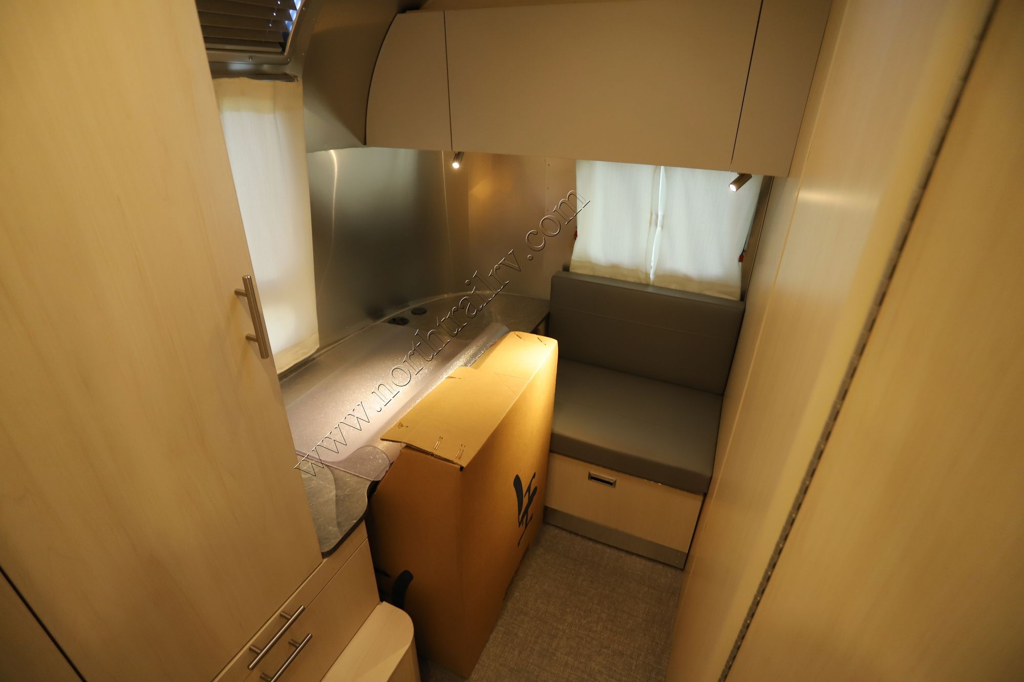 New 2023 Airstream Flying Cloud 30FB Travel Trailer  For Sale