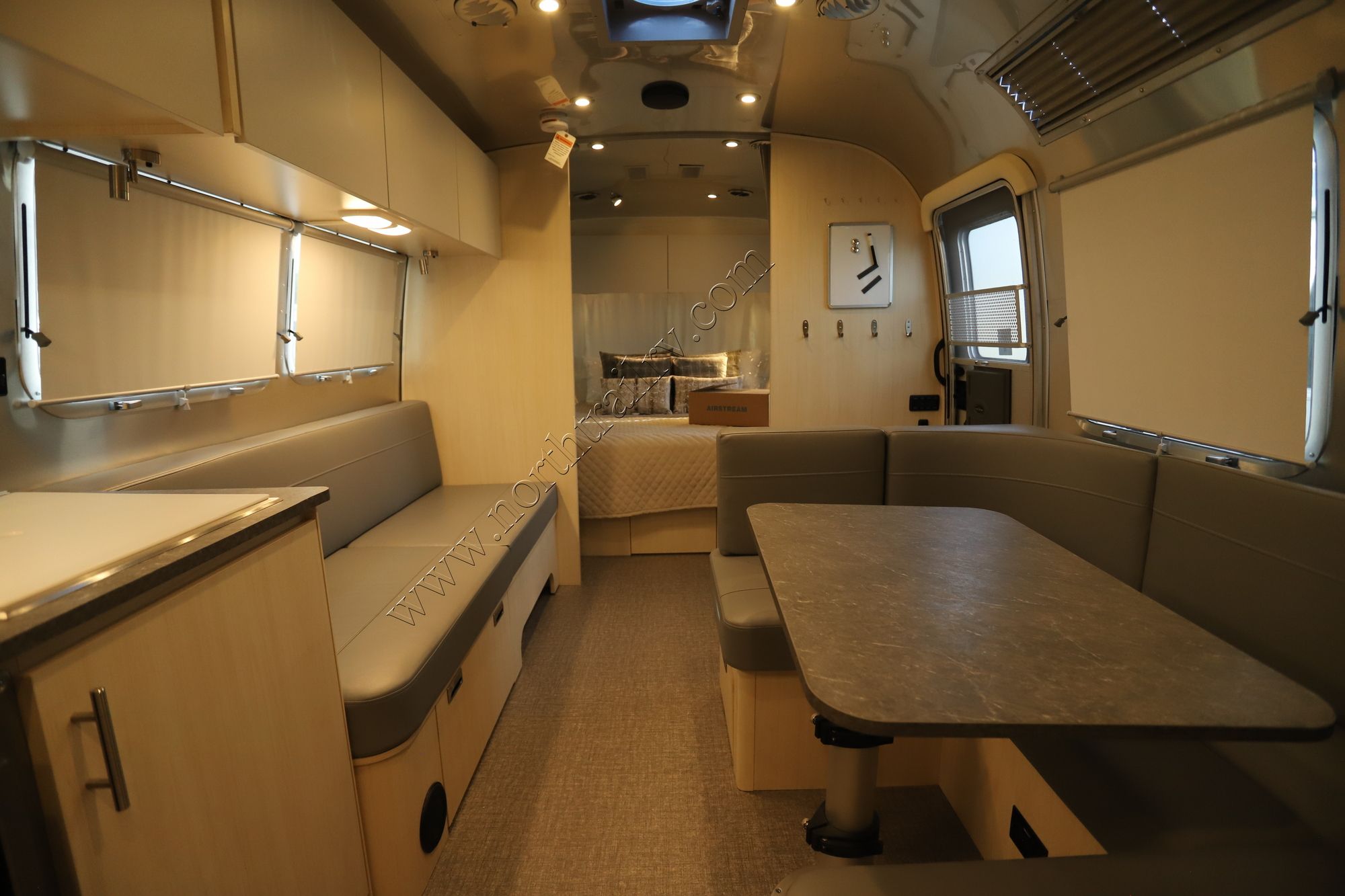 New 2023 Airstream Flying Cloud 30FB Travel Trailer  For Sale