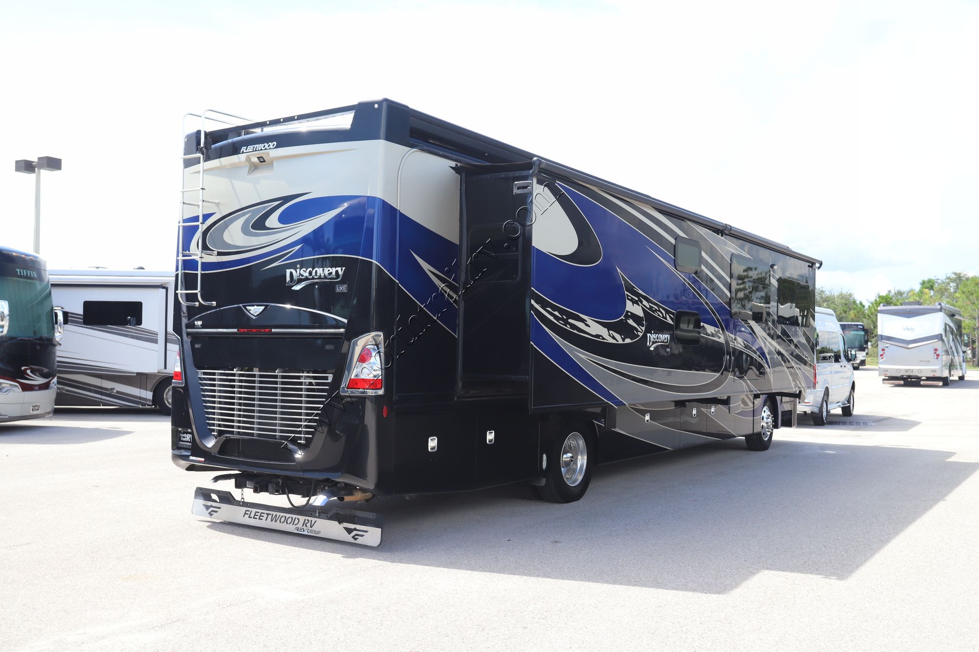 Used 2019 Fleetwood Discovery 40G Class A  For Sale