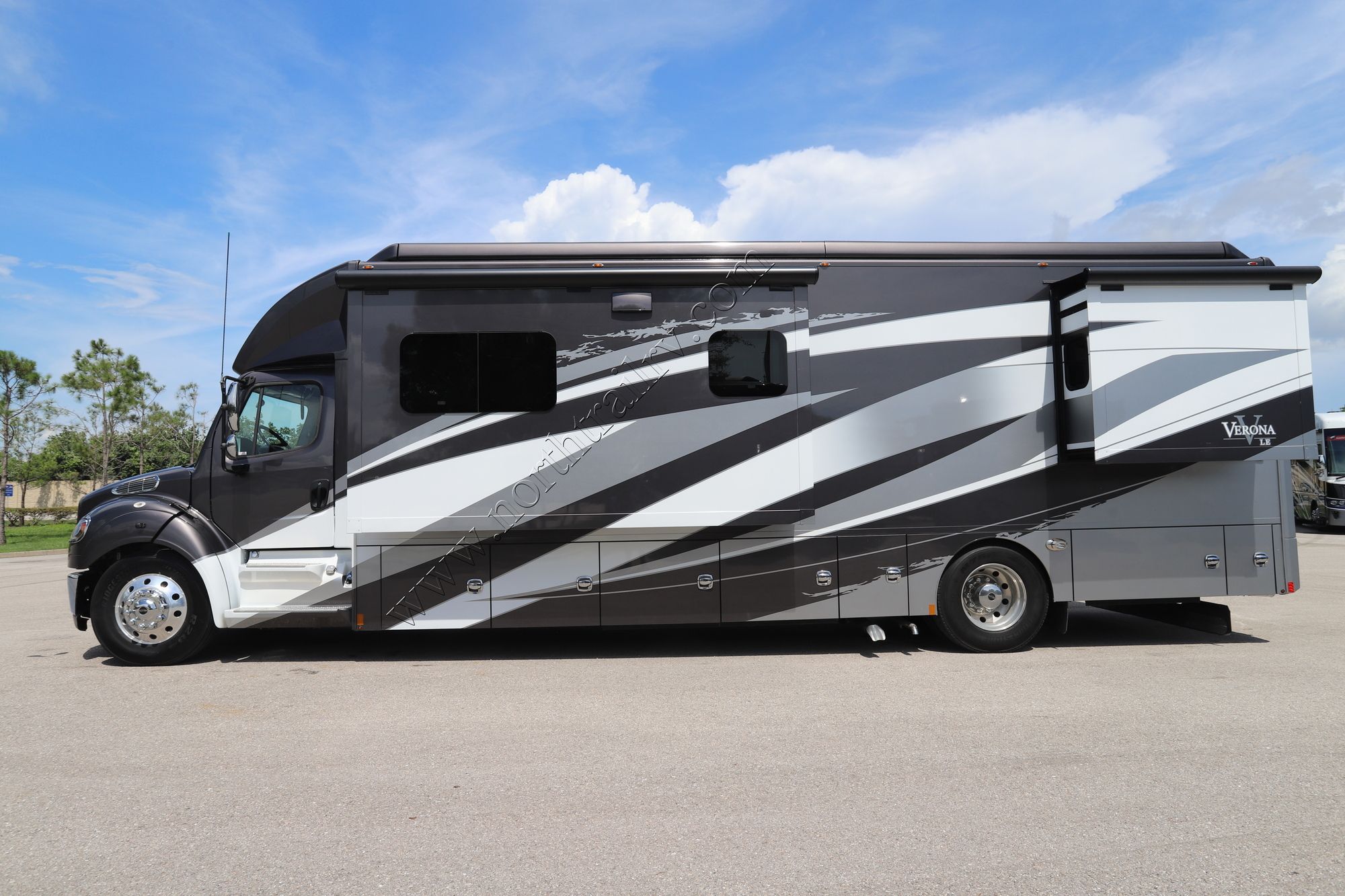 Used 2021 Renegade Rv Verona Le 37LMB Super C  For Sale