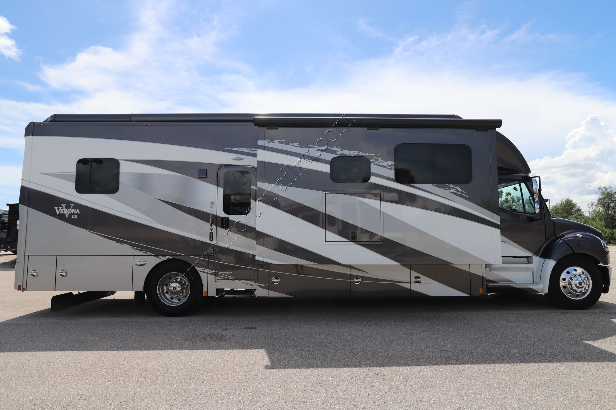 Used 2021 Renegade Rv Verona Le 37LMB Super C  For Sale