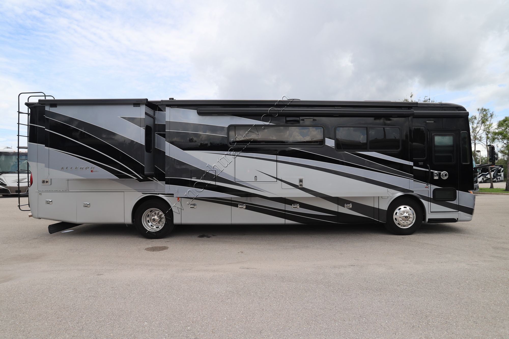 Used 2021 Tiffin Motor Homes Allegro Red 37PA Class A  For Sale