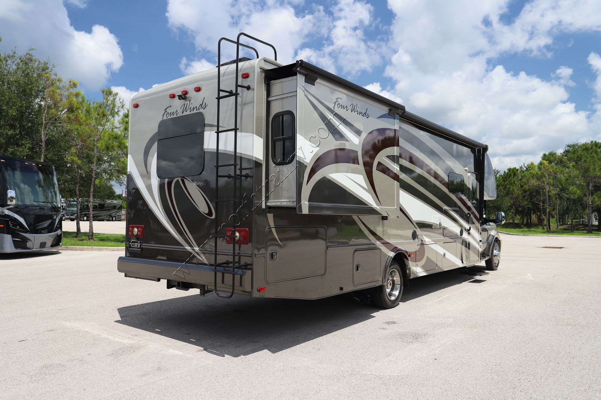 Used 2016 Thor Four Winds 35SK Super C  For Sale