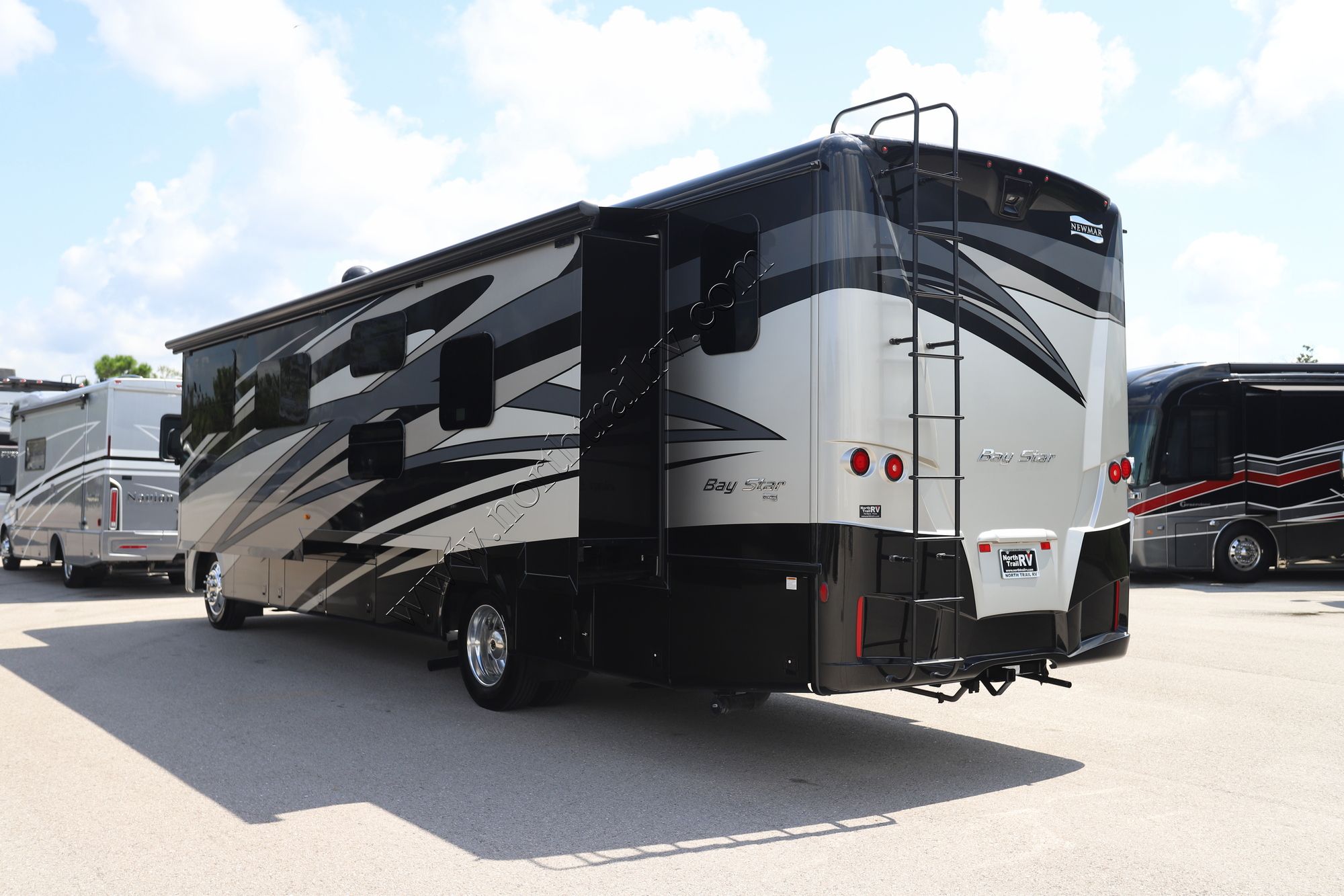 Used 2020 Newmar Bay Star 3616 Class A  For Sale