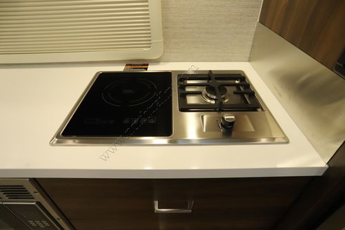2022 Winnebago Navion 24D