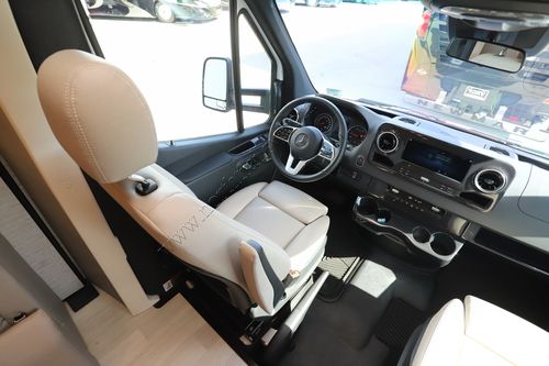 2022 Winnebago Navion 24D