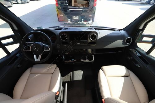 2022 Winnebago Navion 24D