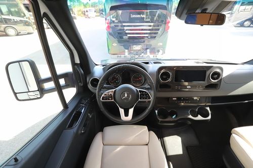 2022 Winnebago Navion 24D