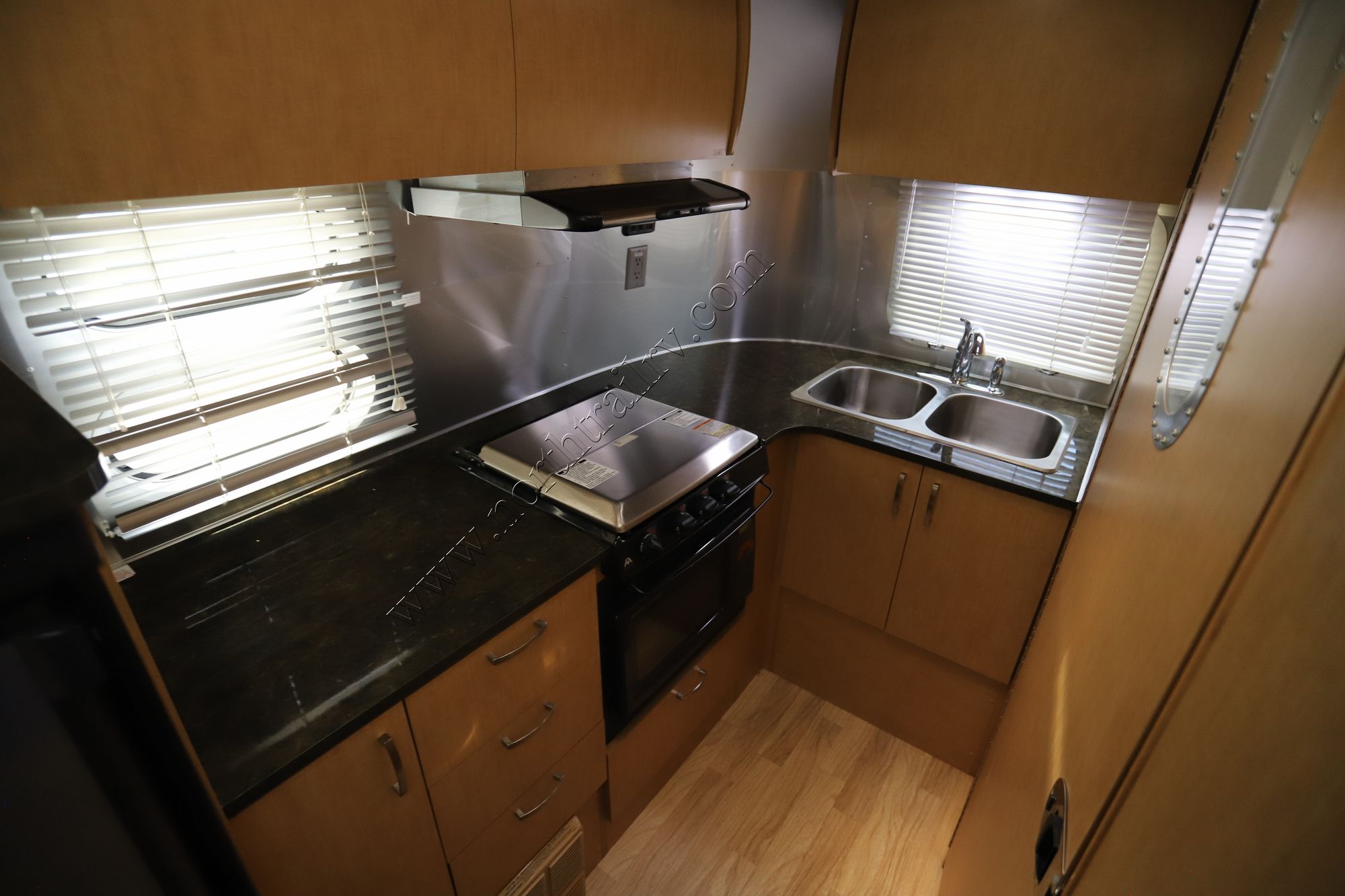 2014 Airstream Flying Cloud 20 Travel Trailer Used  For Sale