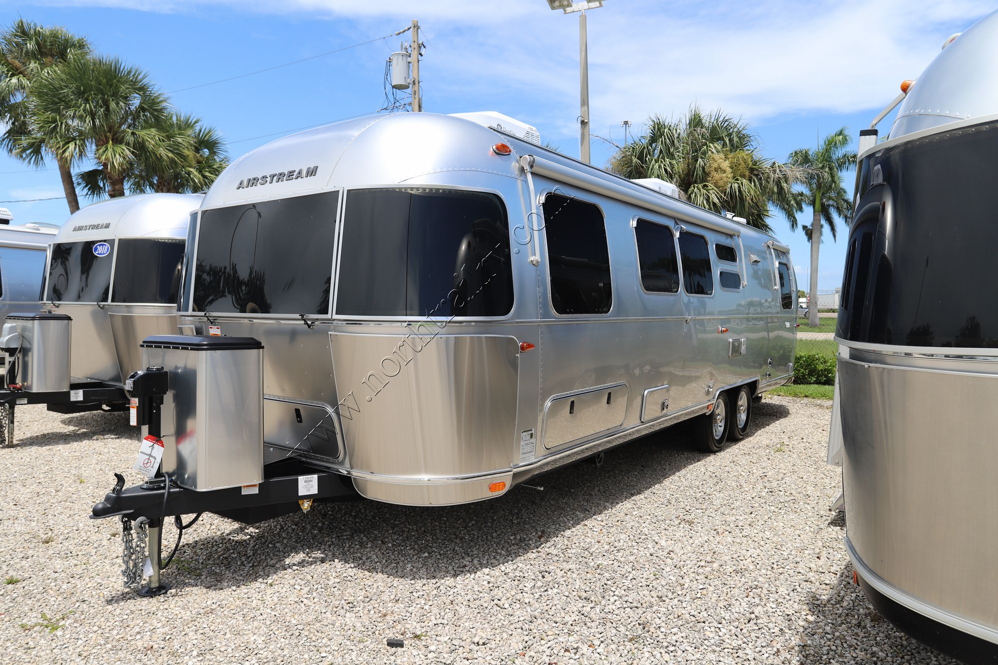 New 2024 Airstream Flying Cloud 30FB Travel Trailer  For Sale