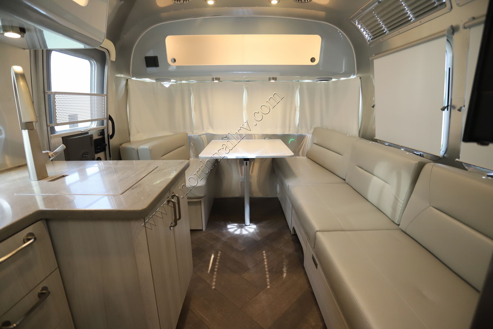 2024 Airstream International 25FB Travel Trailer New  For Sale