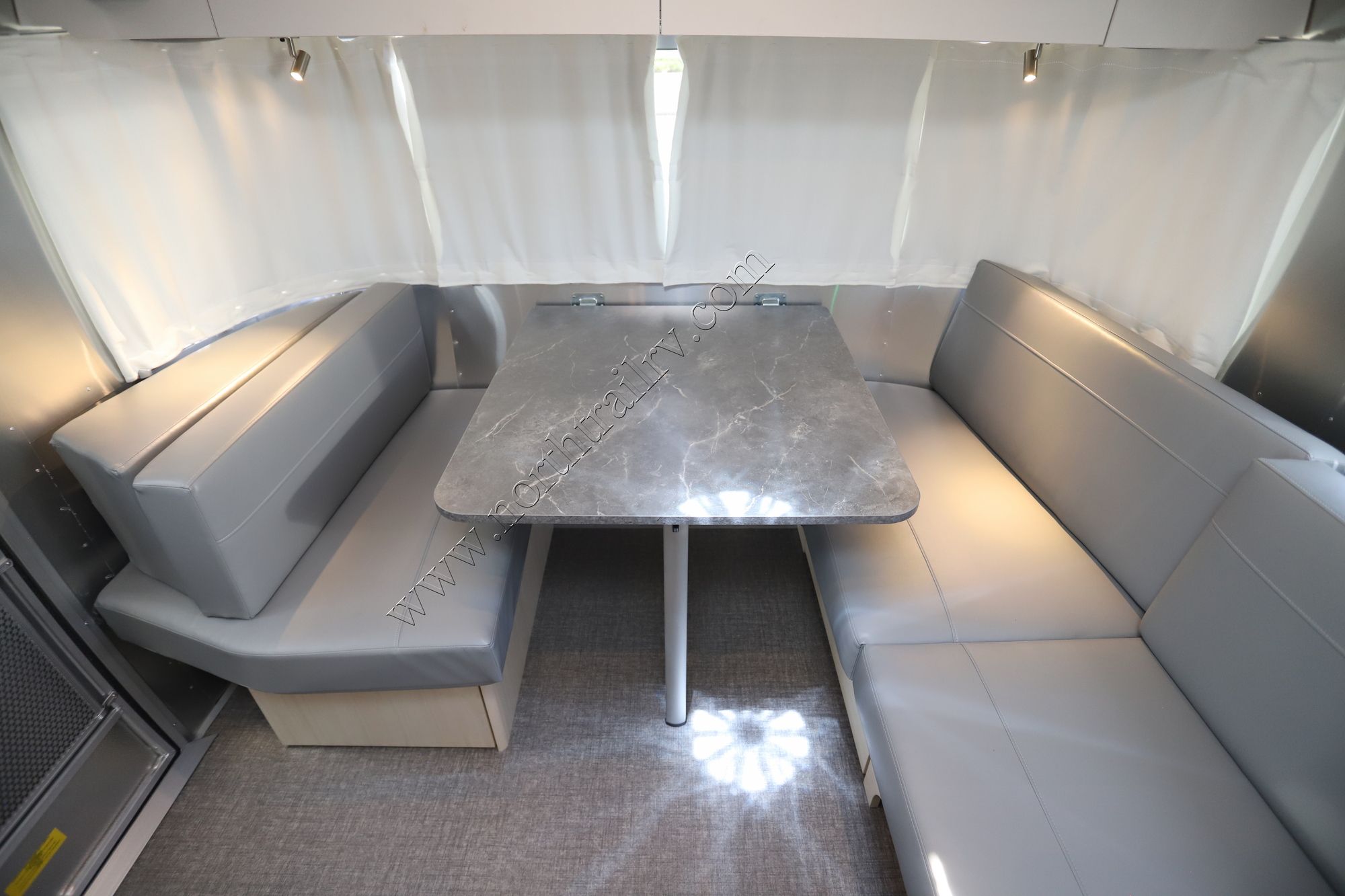 New 2024 Airstream Flying Cloud 27FB Travel Trailer  For Sale