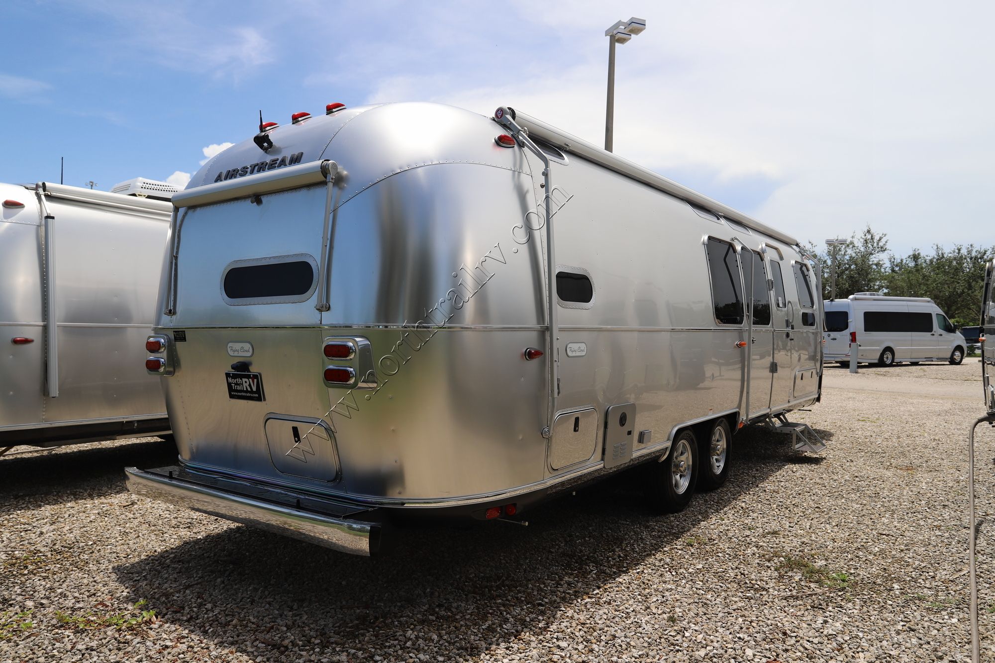2024 Airstream Flying Cloud 30FB Travel Trailer New  For Sale