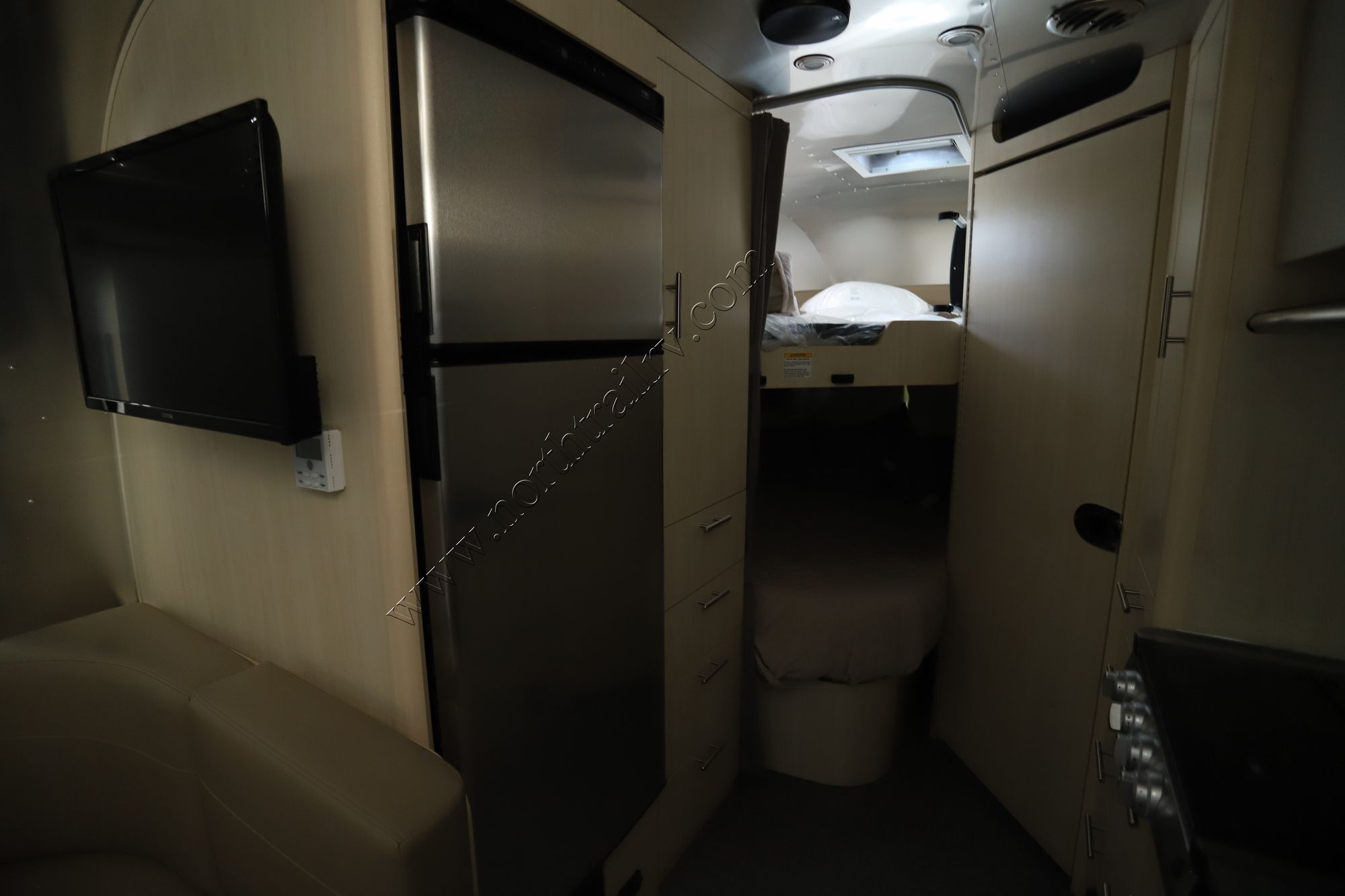New 2024 Airstream Flying Cloud 30FB Travel Trailer  For Sale